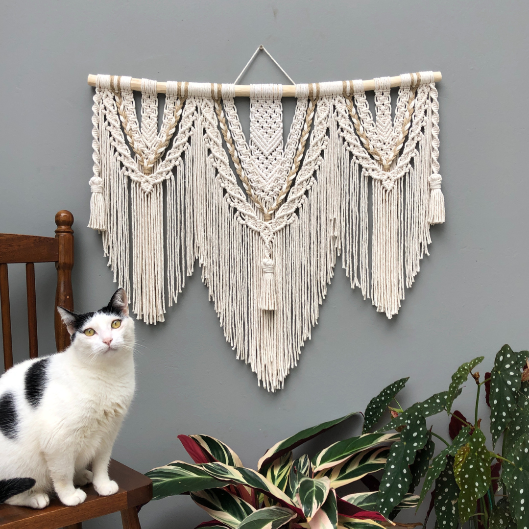 Painel Cascata — macramê branco decorativo